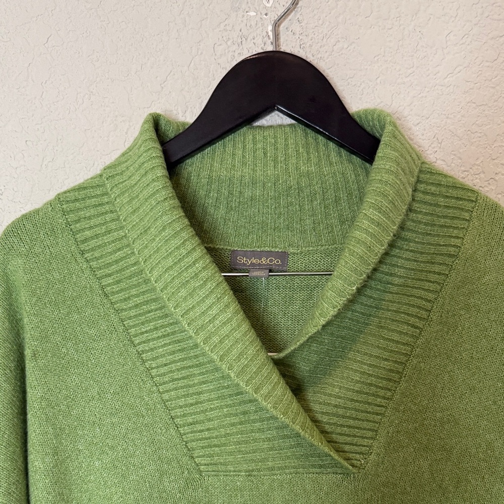 Green Women's Sweater size L NWT - Picture 7 of 8